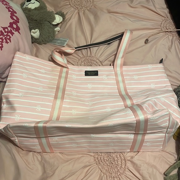 Pink duffle bag 💼 - Picture 1 of 5